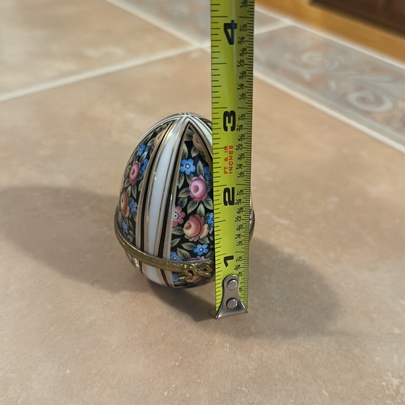 Vintage EGG TRINKET CONTAINER - Picture 6 of 8